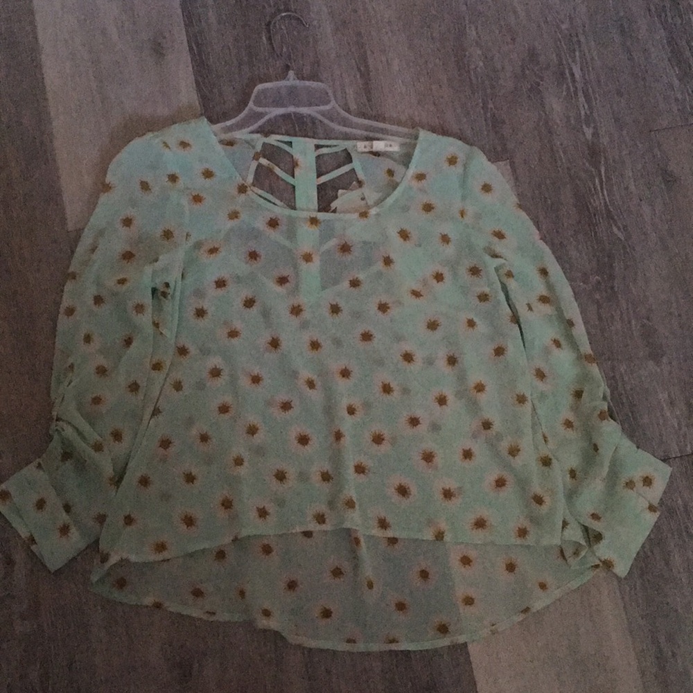 3/4 sleeve sheer daisy top